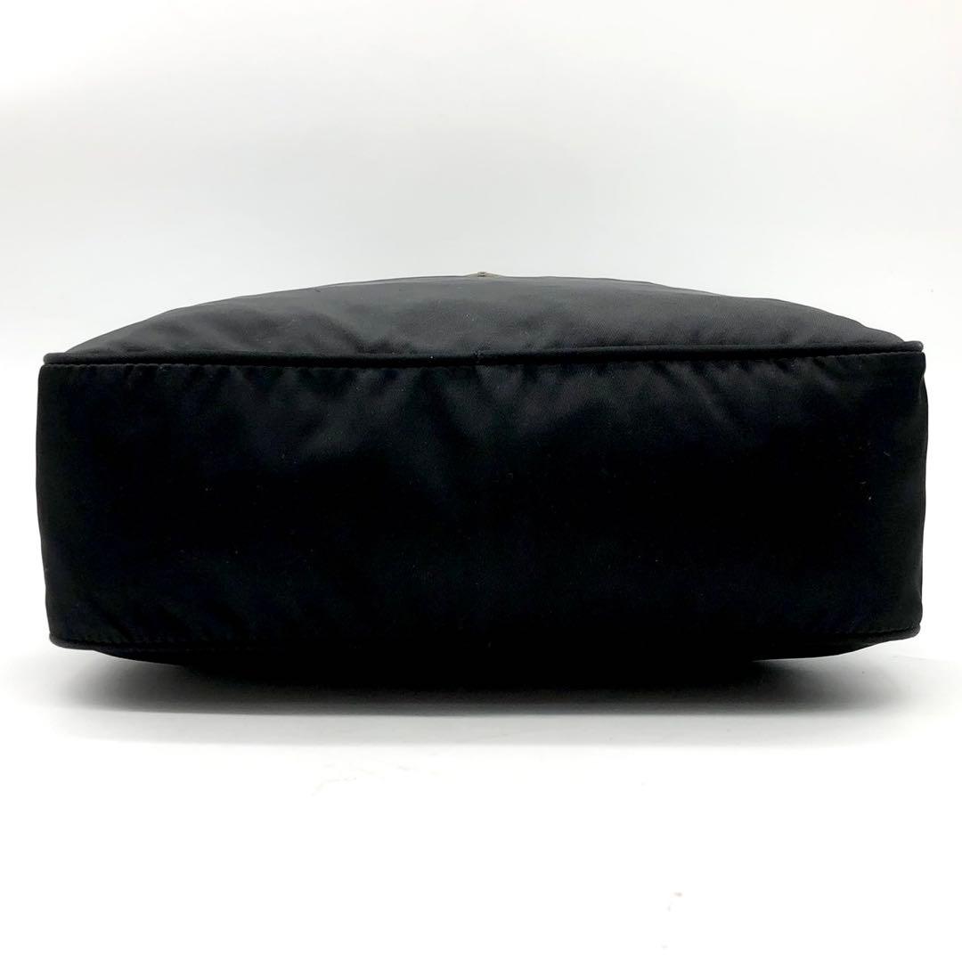 ✨美品✨プラダ ショルダーバッグ 三角ロゴ シルバー金具 ナイロン レザー 黒