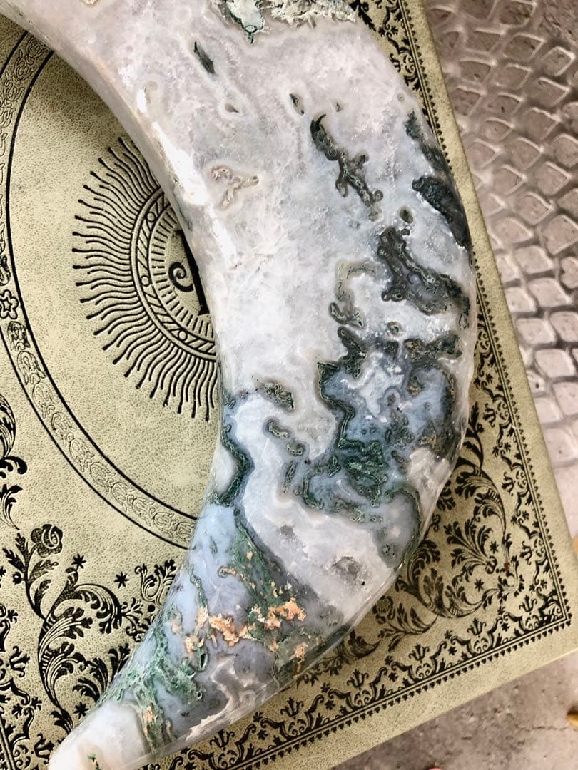 超ビッグ　モスアゲート　ビッグ　ムーン　月　スタンド付き　ジオードあり