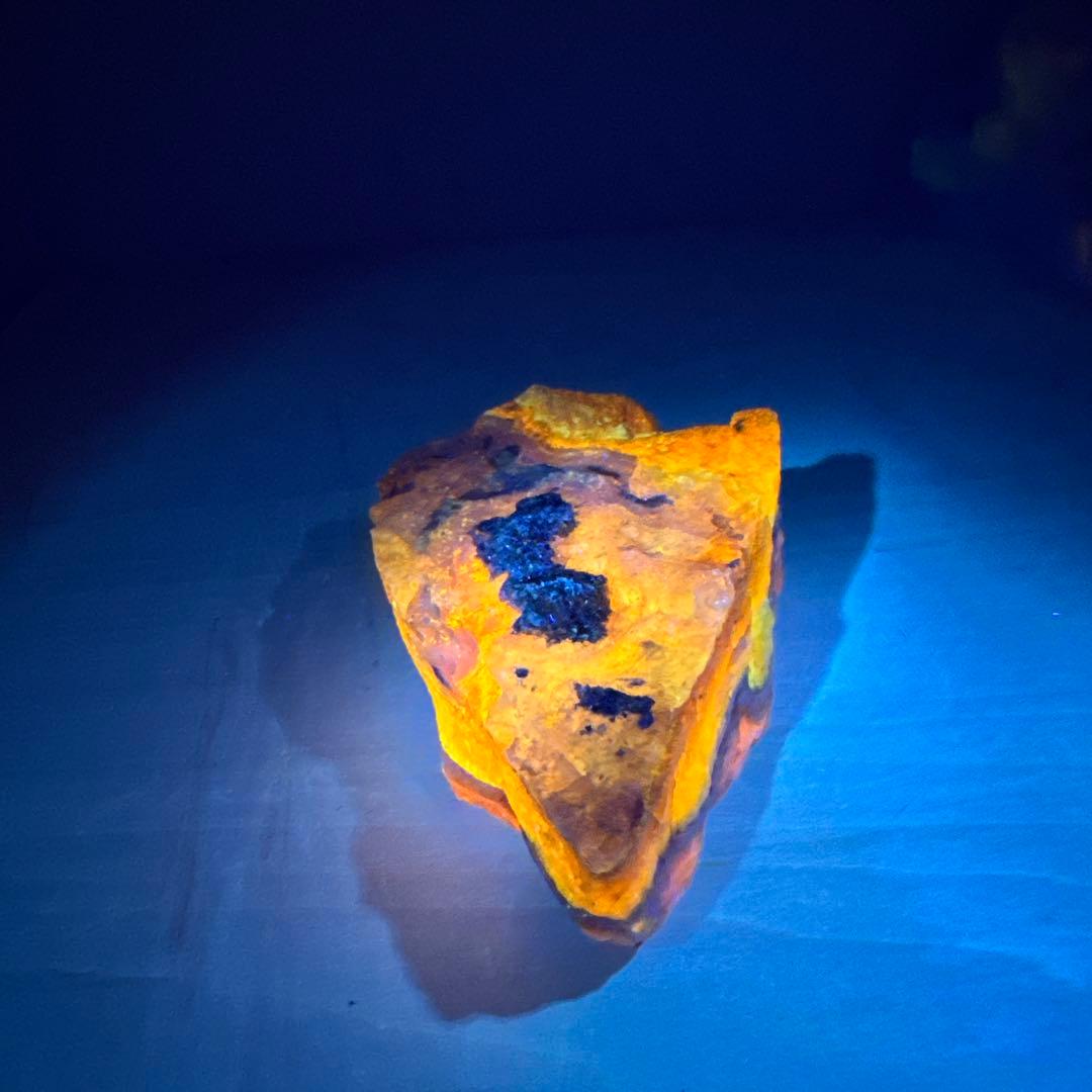 北海道石　然別オパール　蛍光オパール324g