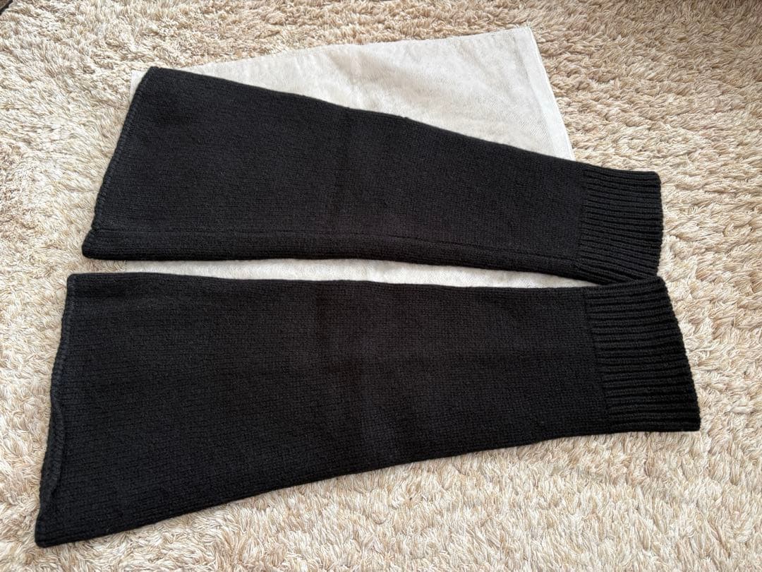 アパルトモン CARIAGGI レッグウォーマー 黒いリブ編みレッグウォーマー