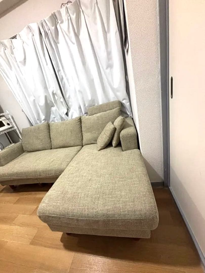 【値下げしました】ベージュ L字型ソファ 付属クッション付き　LOWYA