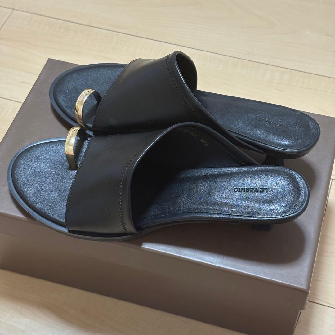 LE VERNIS ルベルニ Toe ring sandals