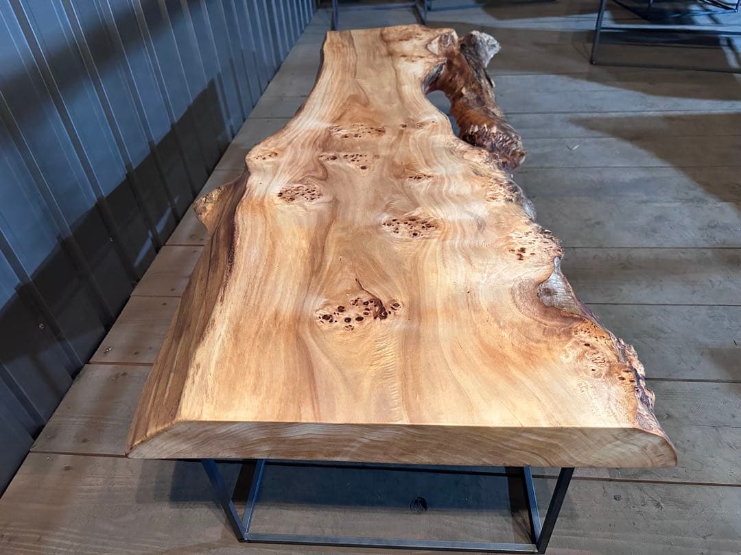 ポプラ　一枚板テーブル　店舗什器　アイアン脚　カフェ　ディスプレイ　民泊　別荘