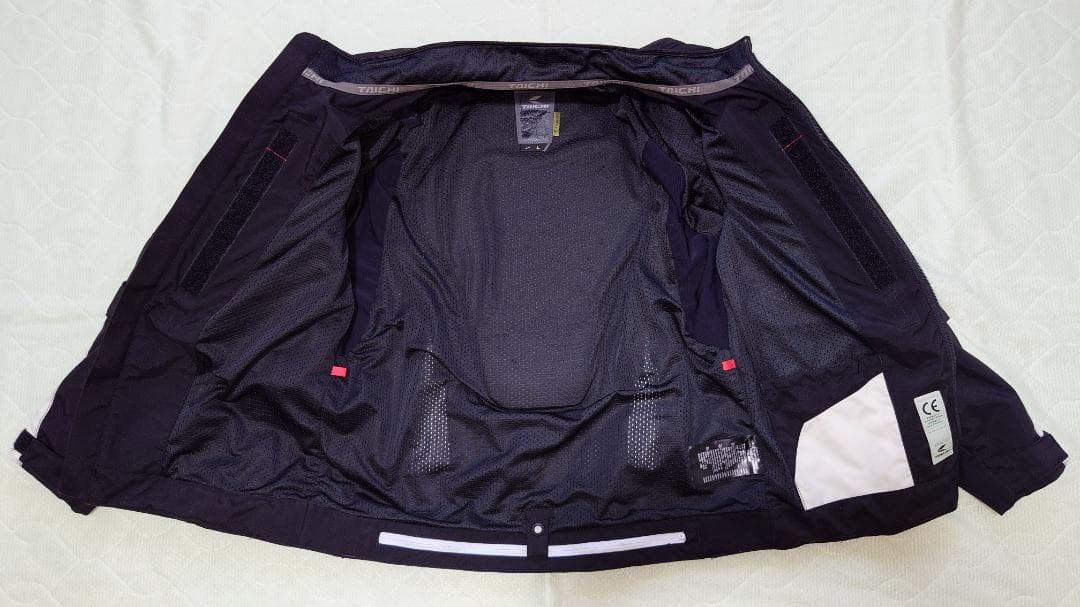 RSタイチ　アームド　オールシーズン　ジャケット　Ｌサイズ　黒 ／ 白