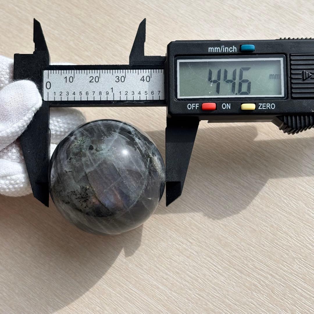 ピンク系ブルー系の2色シラー入り　ラブラドライト　スフィア　天然石