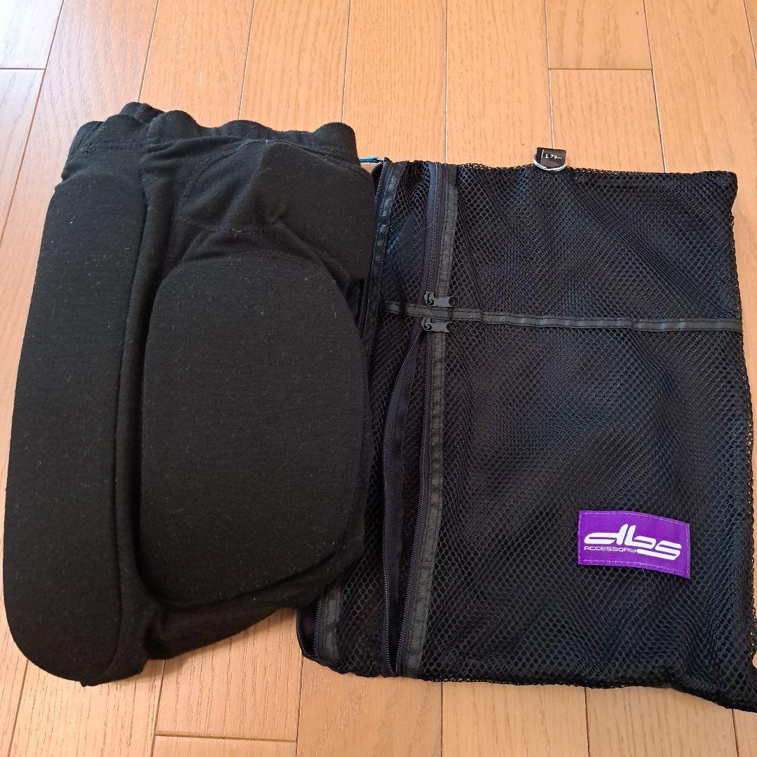 スノボーウェア上下　ゴーグル　手袋　プロテクター付き