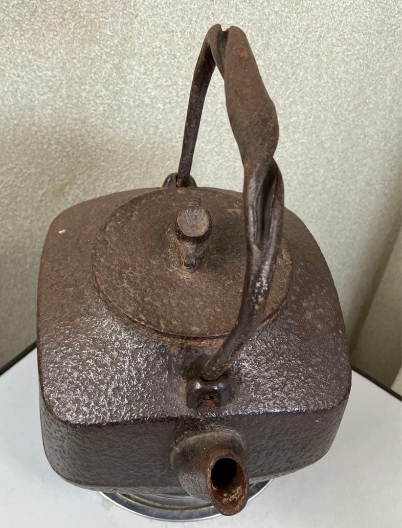 南部鉄器　四角型鉄瓶　小槌型の蓋　南部盛岡三厳堂