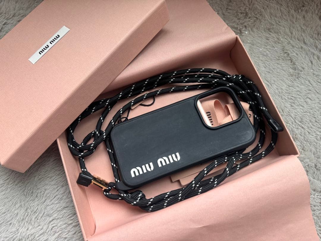 ミュウミュウ　iPhone 15 Pro ケース　iPhoneケース　ブラック