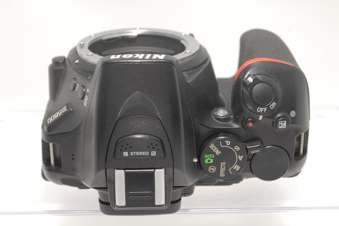 ☘️ショット数少なめ⭐美品☘️Nikon D5600 ダブルズームキット