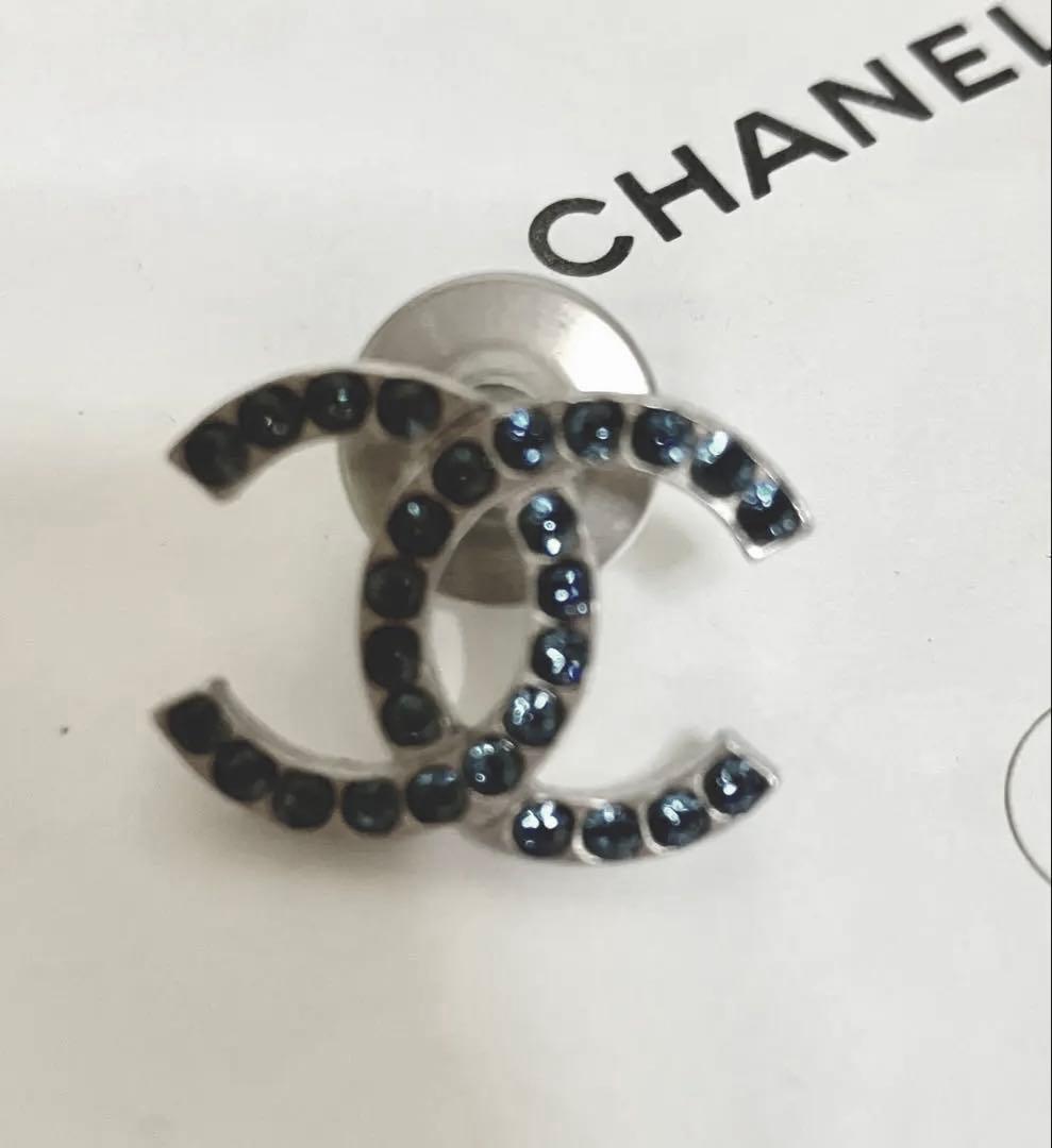 CHANELココマーク ピンブローチ ピンバッチ ブルーラインストーン シルバー