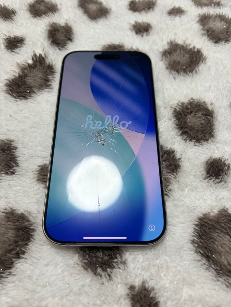 iPhone 16 Pro 256GB SIMフリー ホワイト ひび割れあり