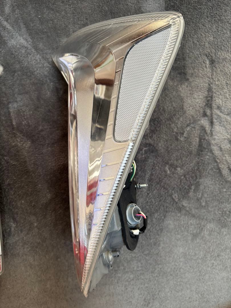 プリウス30後期トヨタ純正テールライト 左右セット 美品