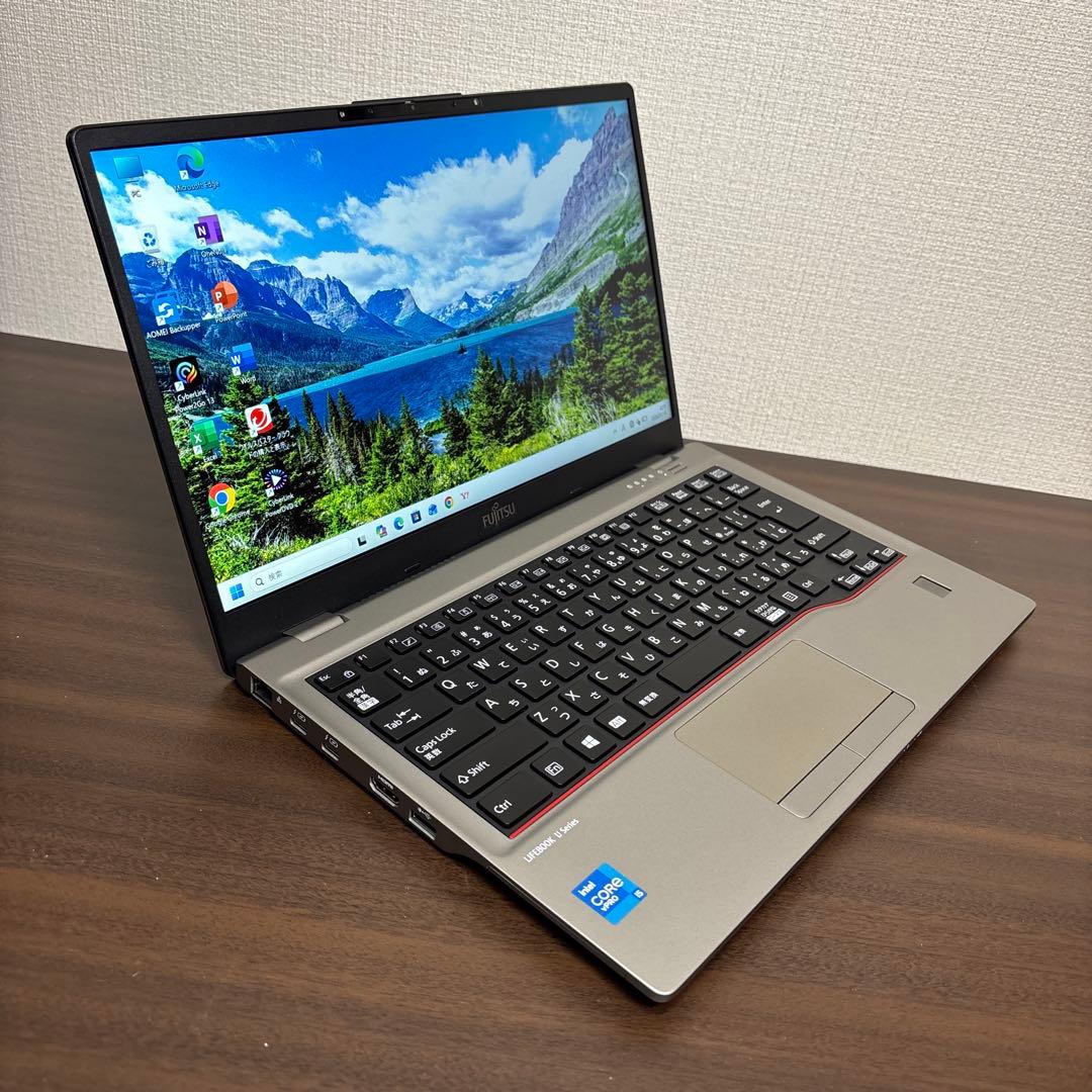 展示機並美品！合金ボディー！第11世代CPU搭載富士通製13.3型モバイルPC