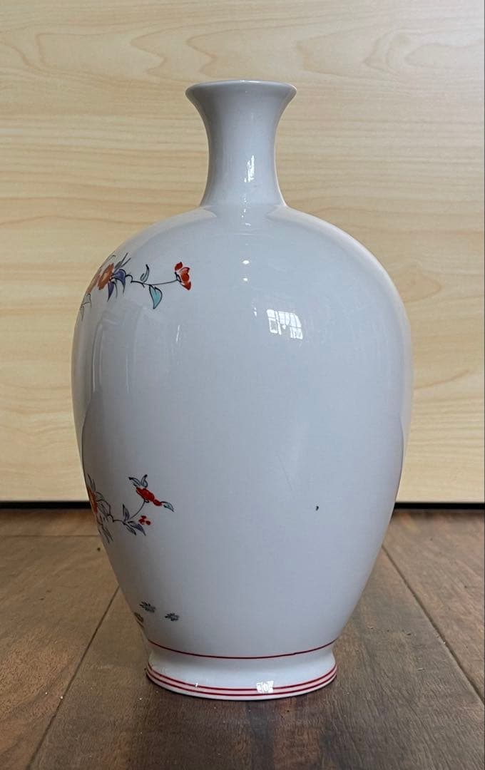 十三代 柿右衛門 作 銘 花鳥文瓶