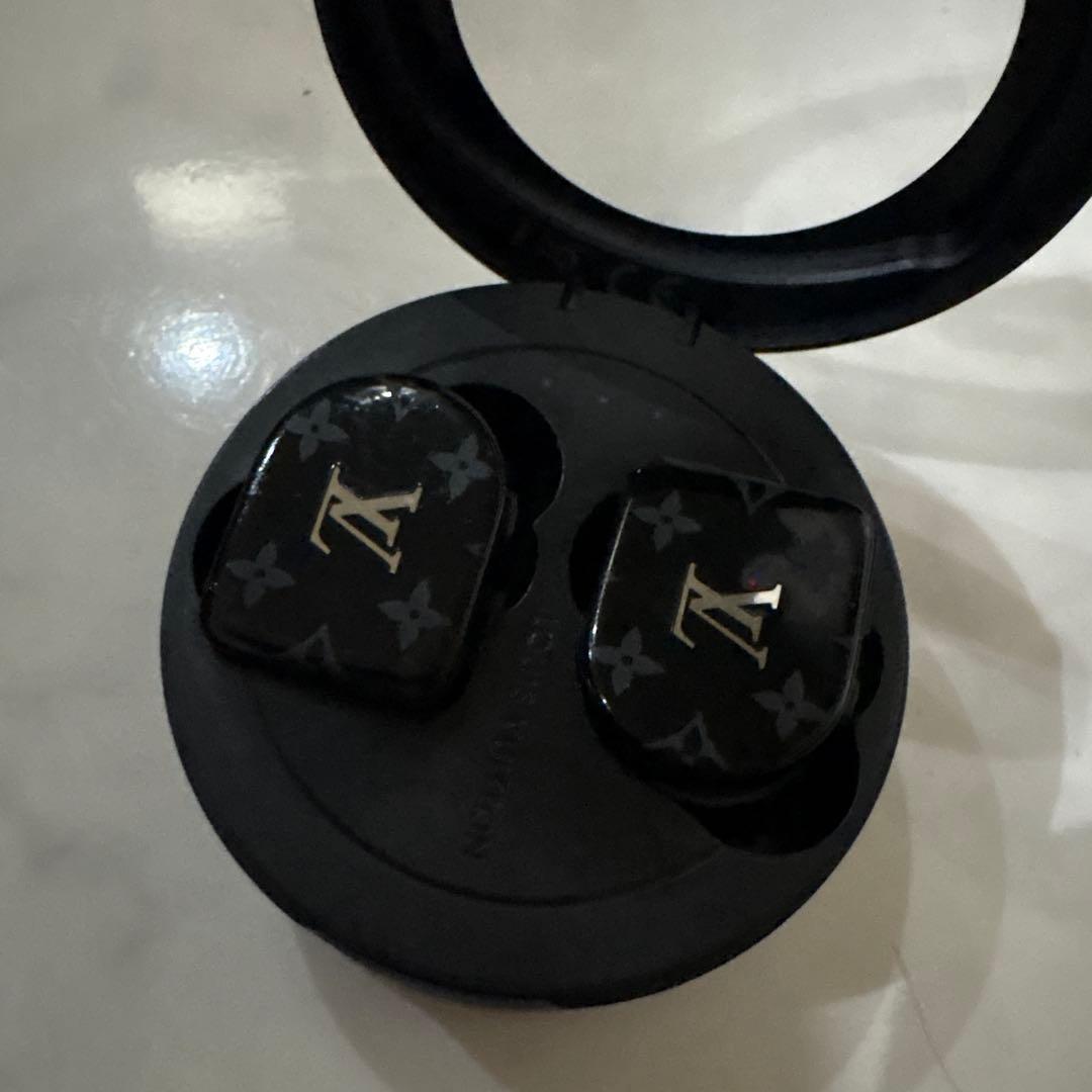 LOUIS VUITTONワイヤレスイヤホン