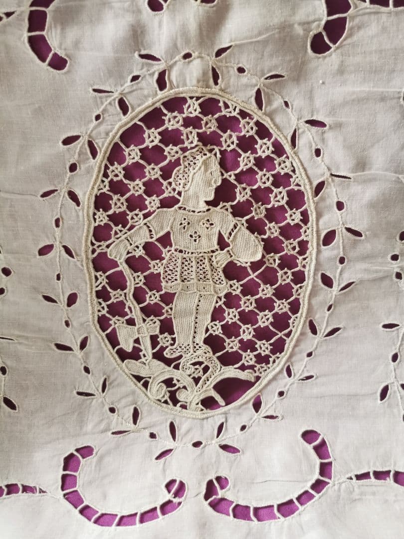 アンティークポワンドヴェニス 騎士と犬 ブラーノレース 中綿フィリング付きケース