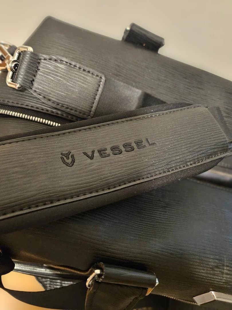 VESSELバック 中型 合成皮革