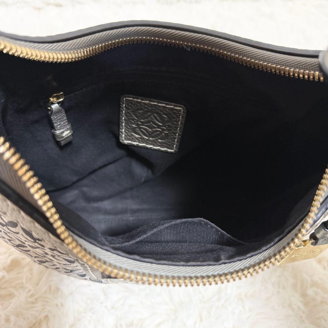 バッグ LOEWE New Road Anagram Hobo Bag