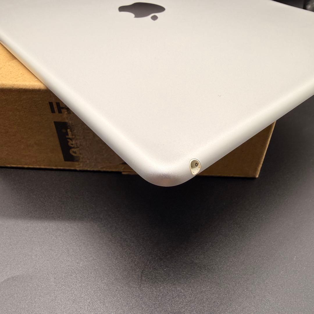 iPad Air 2 Wi-Fi 64GB シルバー & キーボード付きカバー