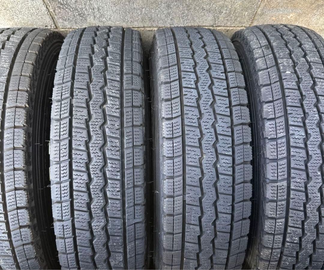 145/R12 スタッドレス23年製 ハイゼットやキャリートラック等タイヤセット
