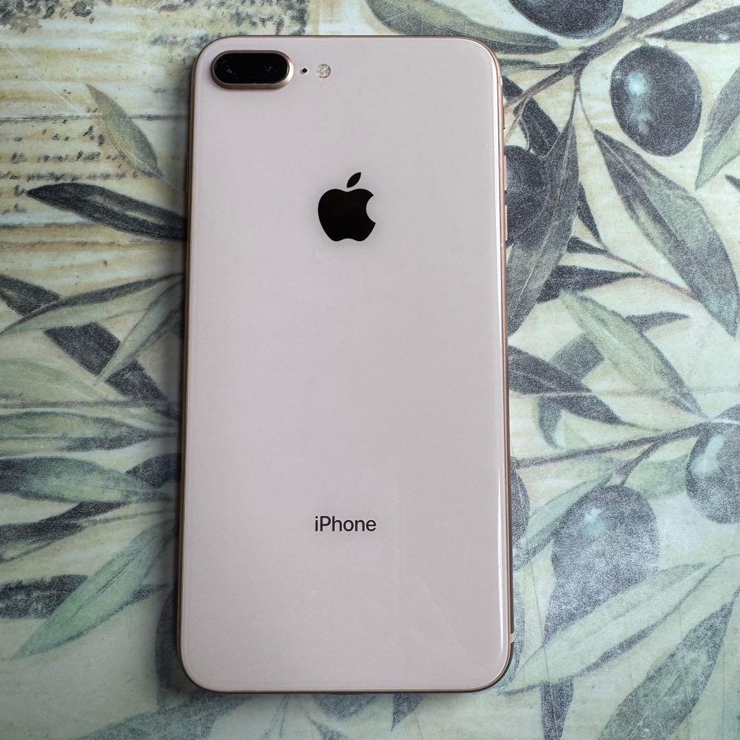 iPhone 8 Plus ゴールド64GB SIMロック解除済み