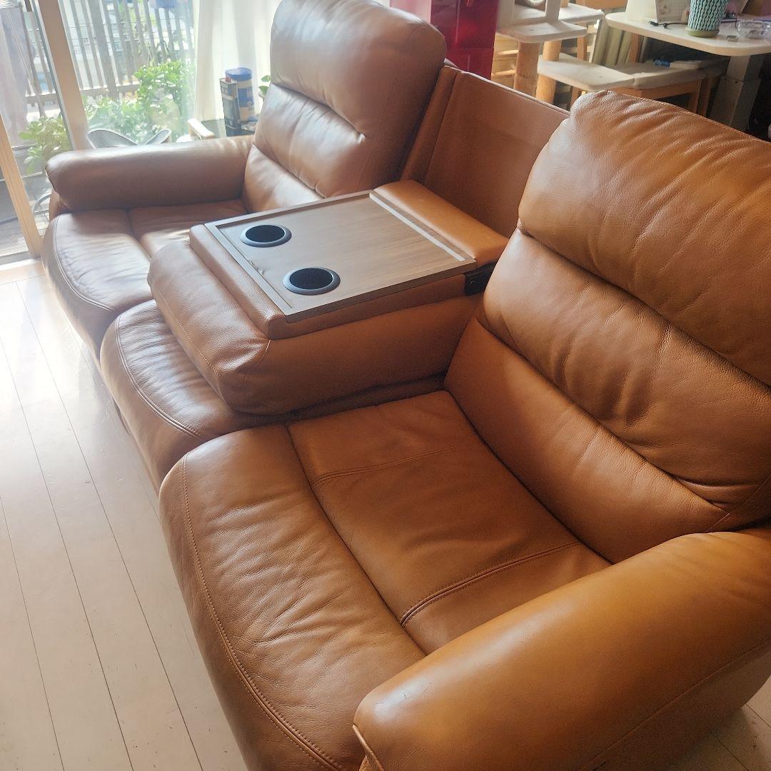 ニトリ　キャメル厚革電動テーブル付3人用ソファー