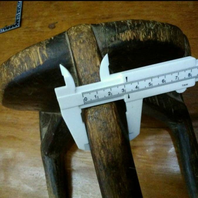 アフリカ　Tanzania　アンティーク木彫椅子　花台・オブジェに