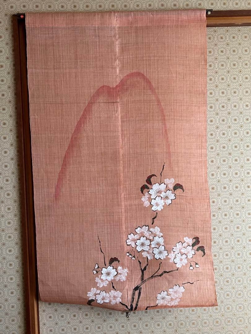 桜の花模様の薄いピンクのれん
