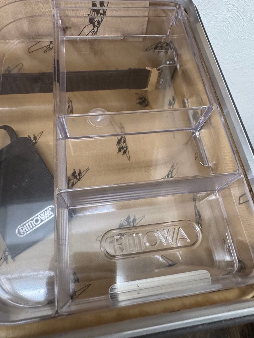 RIMOWA リモワ ビューティケース アルミ製 シルバーTSAロック付き ドイ