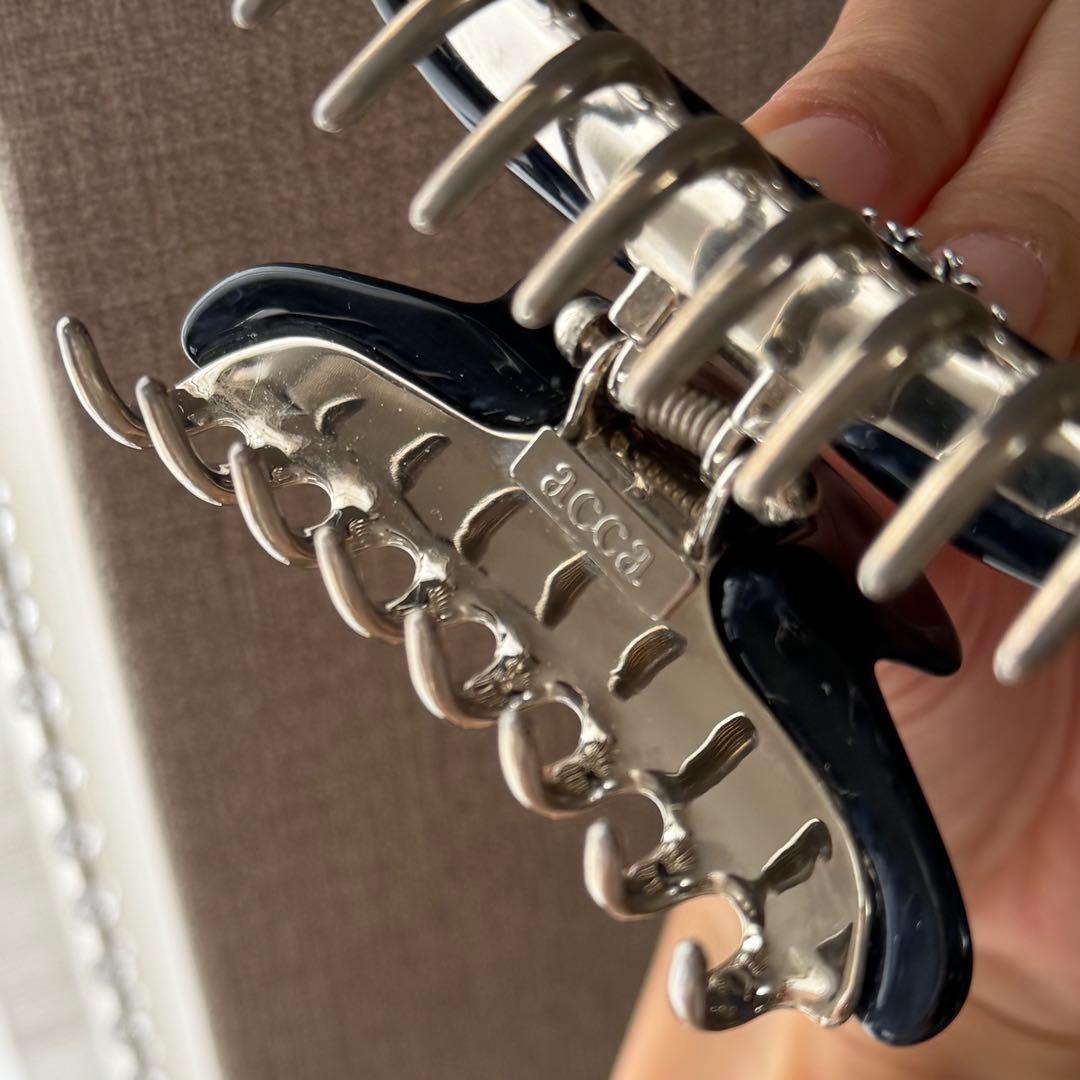 acca ヘアクリップ マーブル　ネイビー　シルバー フラワーモチーフ