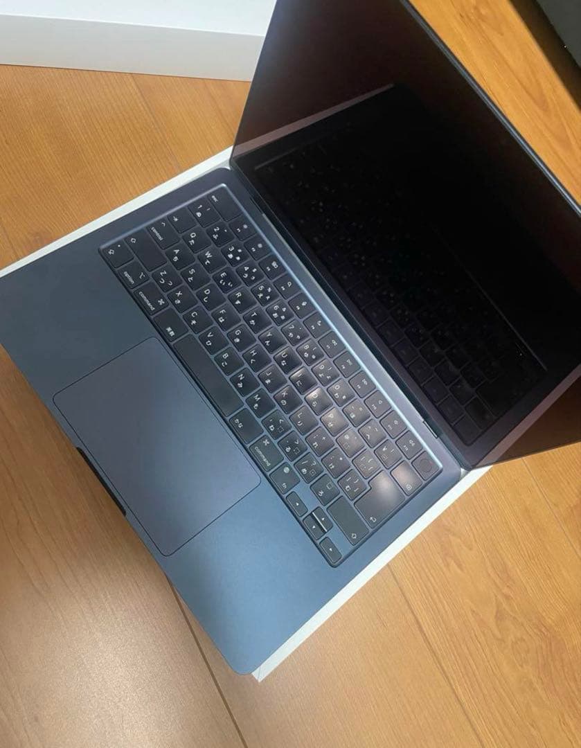 MacBook air M2 13インチ　8コアCPU 8コアGPU