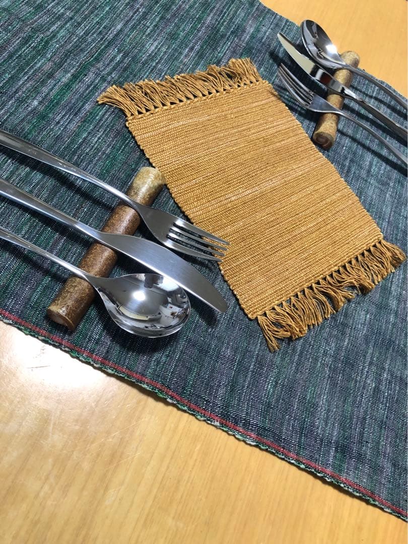 家庭画報掲載陶芸家作　信楽焼焼き締めカトラリーレスト3本セット　ウコン染絹敷物