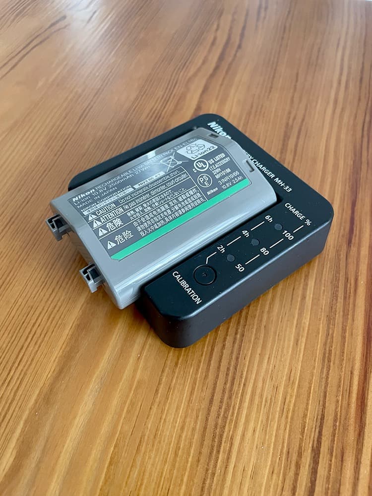 Nikon一眼レフカメラ D5 (CF) ボディ+バッテリー＆充電器 付属