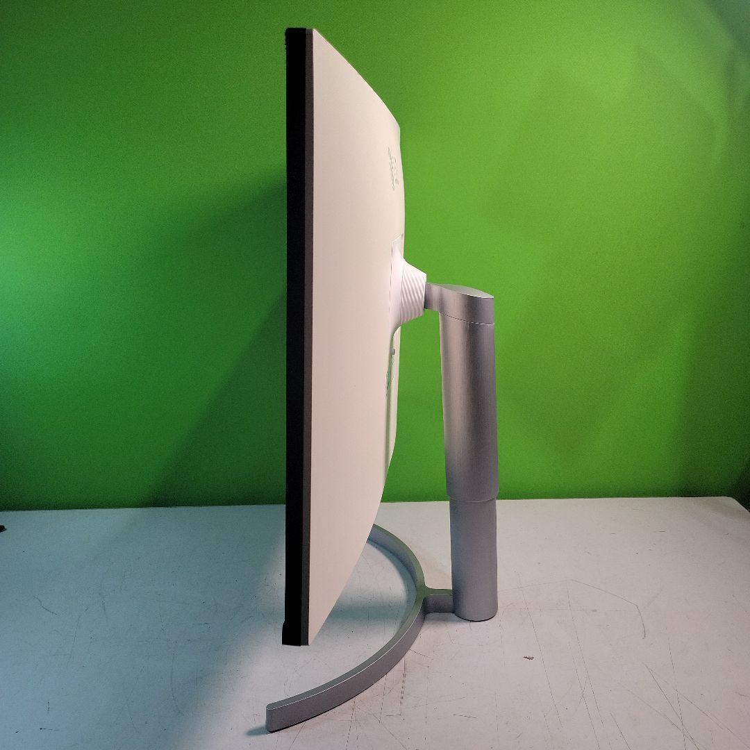 LGモニター32UN650-W 31.5インチ/4K 動作品