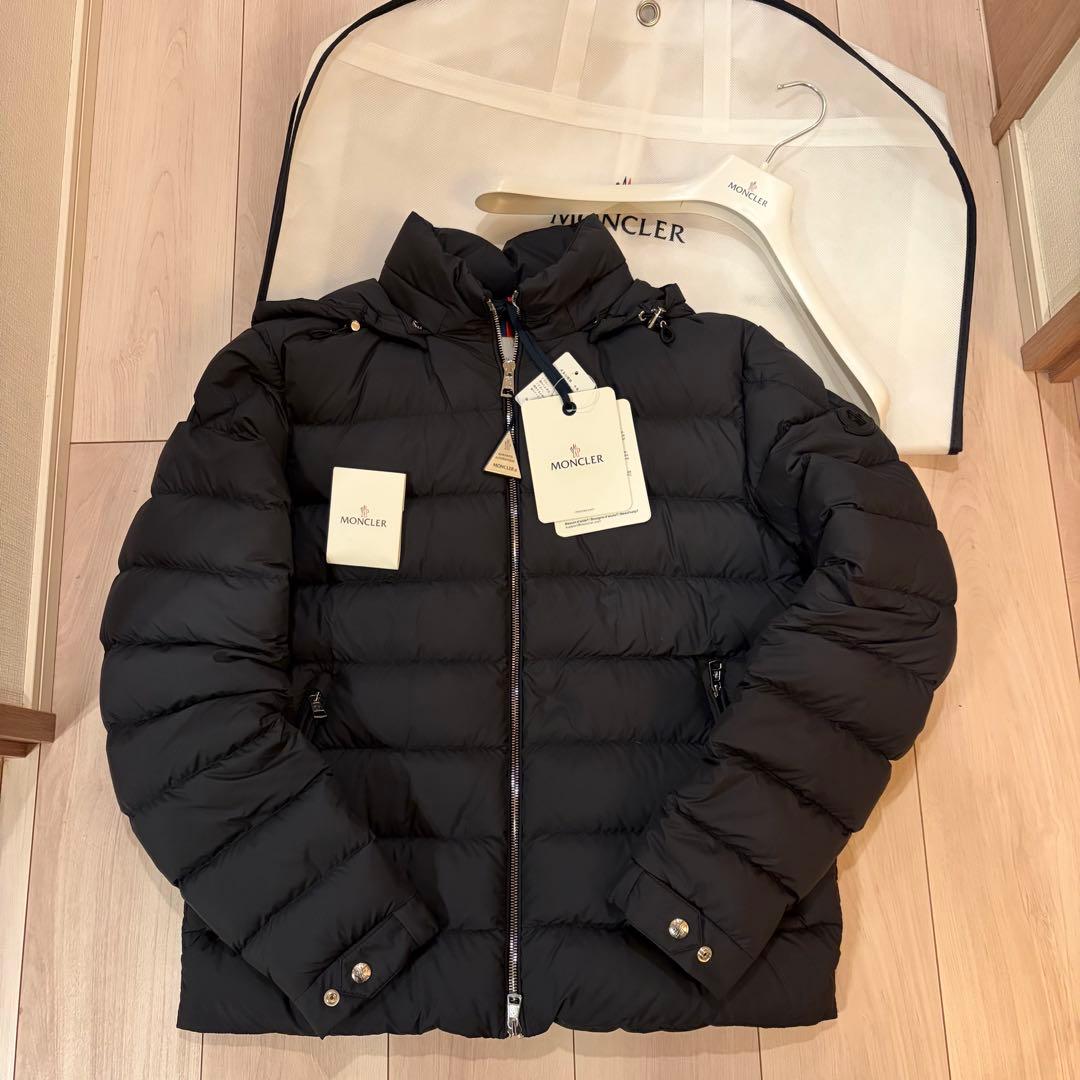 Moncler モンクレール ARNEB フーデット ダウンジャケット