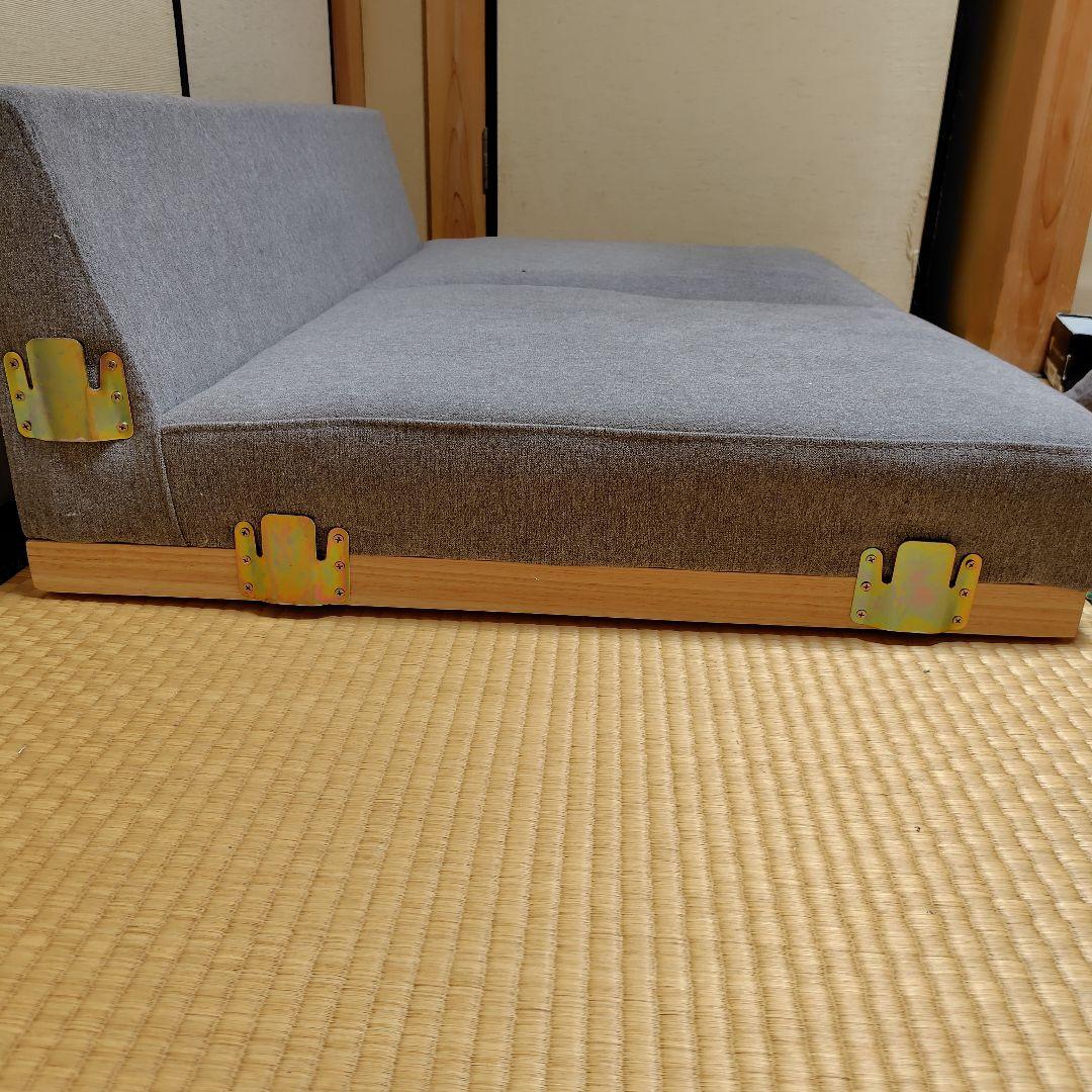 グレー ソファベッド 2つのクッションは別