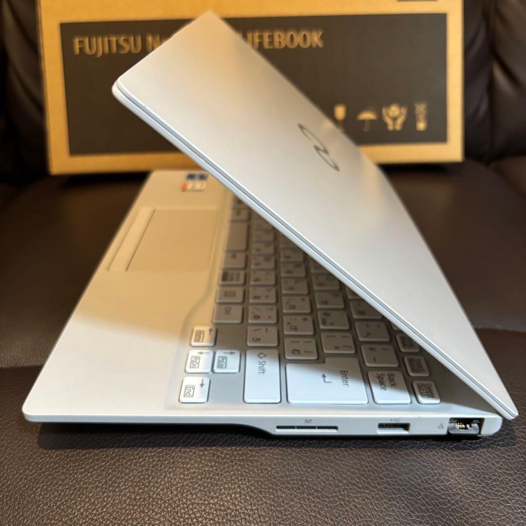 【美品】i5 LIFEBOOK UH08/E3 Intel xe GPU搭載！