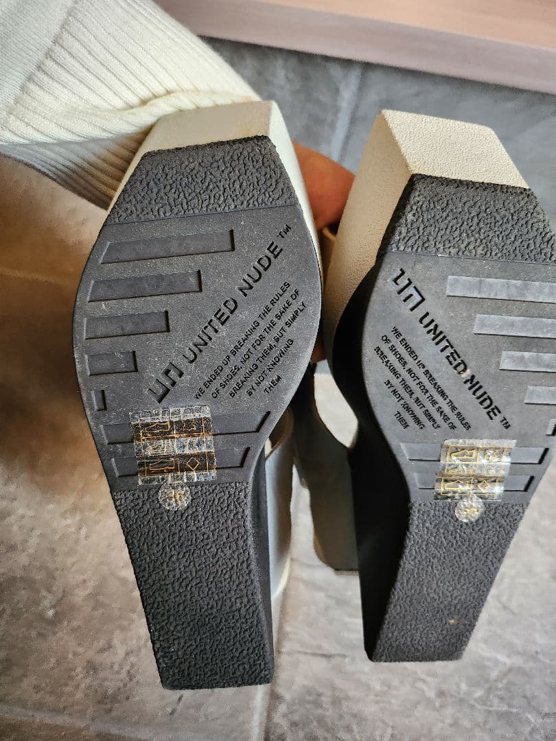 美品 UNITED NUDE サンダル