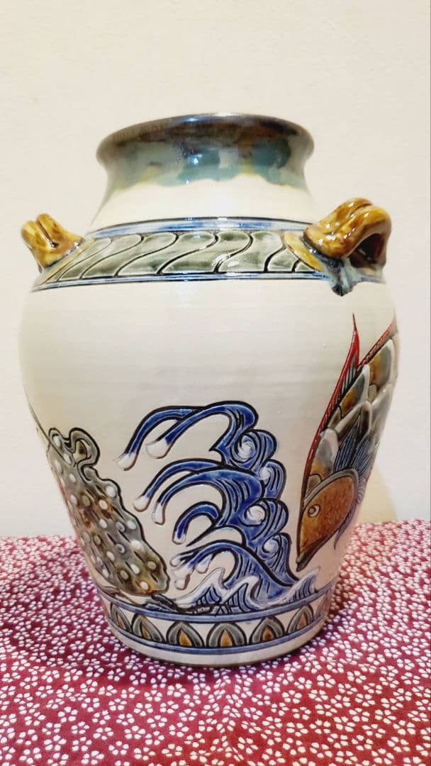 ①宮城三成 ミミ付き 大壺 魚紋 蟹紋 蛸紋 波 縁起物 やちむん