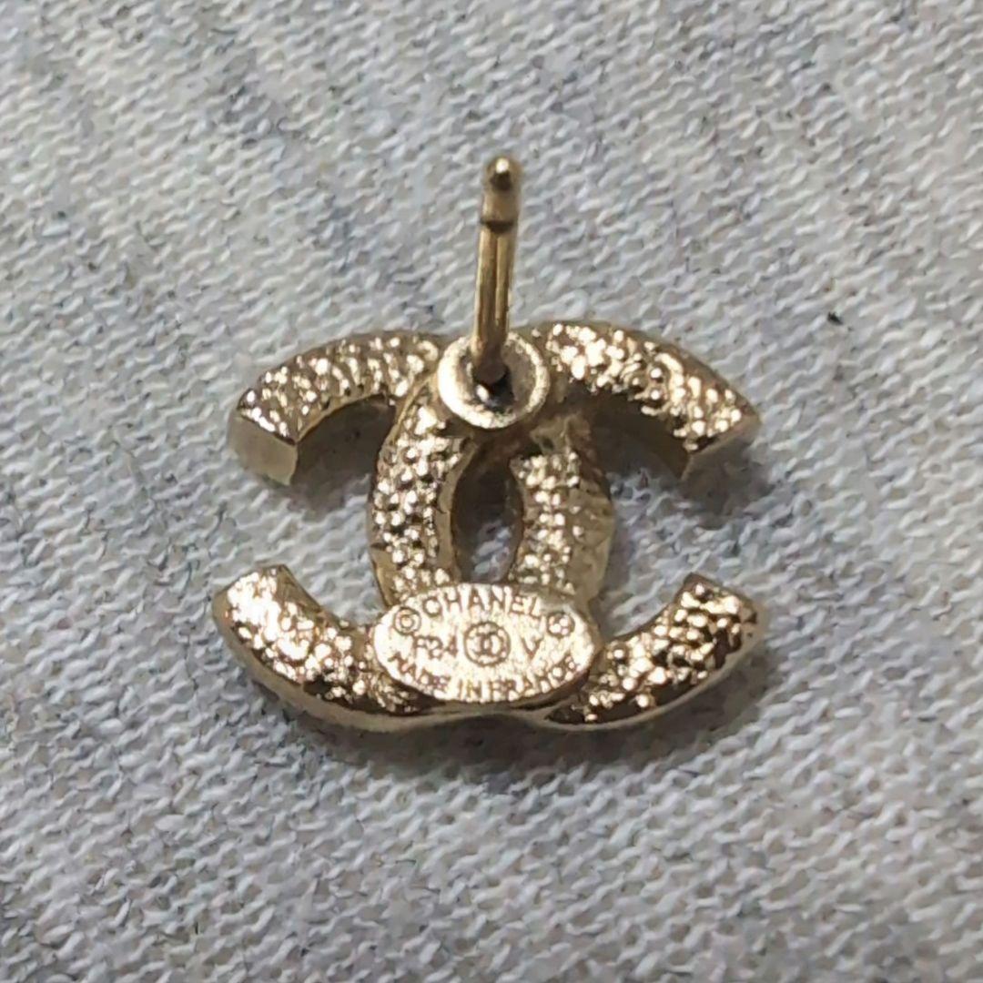 CHANEL CCロゴピアス　刻印 F24 V