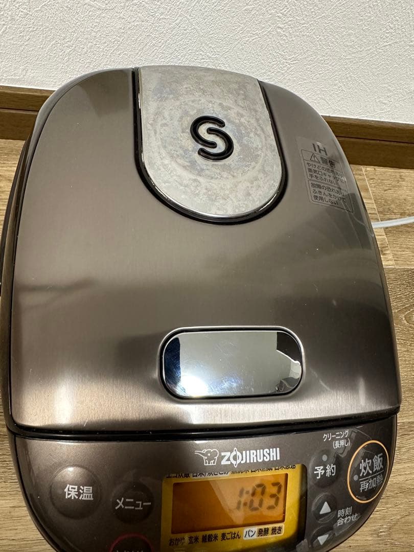象印 ZOJIRUSHI 炊飯ジャー 極め炊き NP-GK05 2022年製