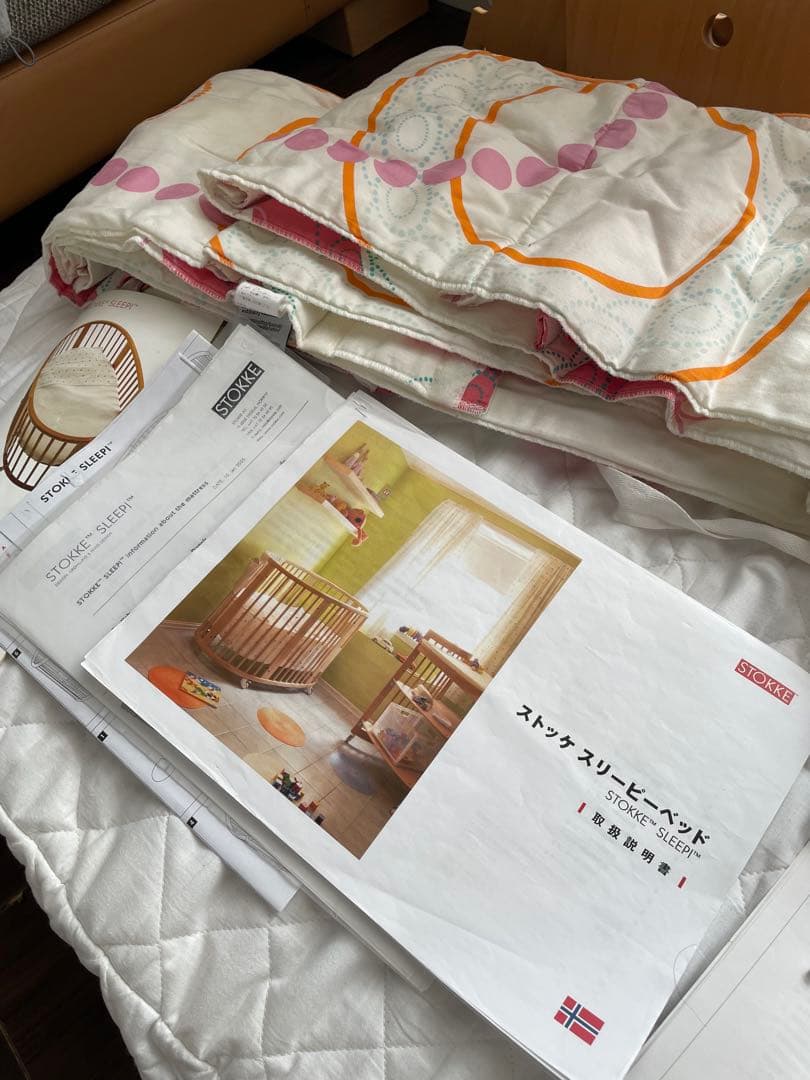 木製円形ベビーベッド マットレス付き