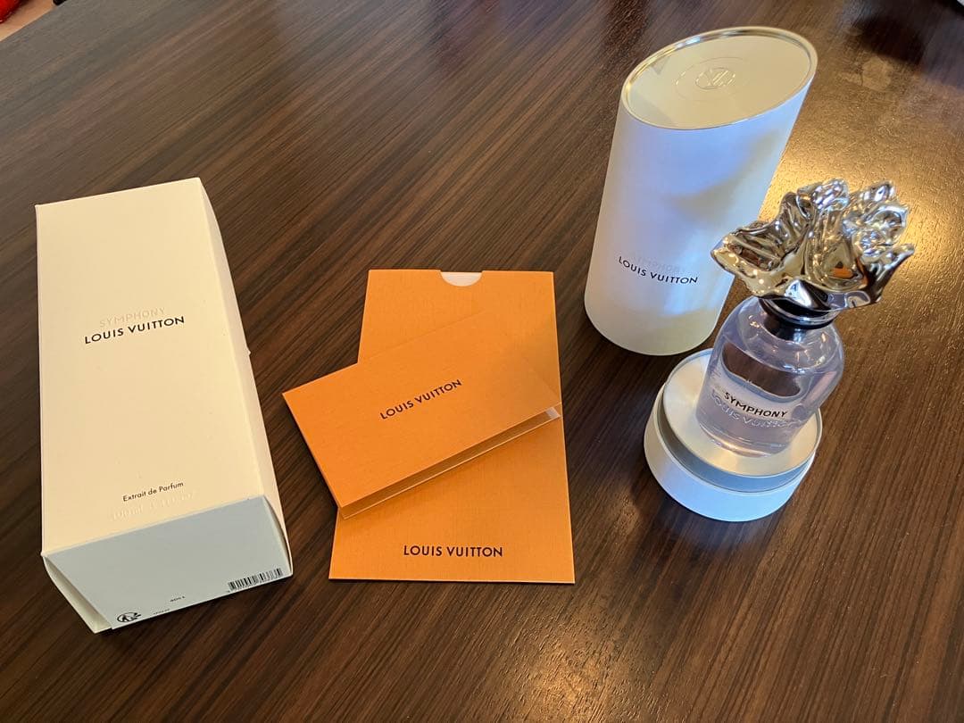 ルイヴィトン　シンフォニー　香水
