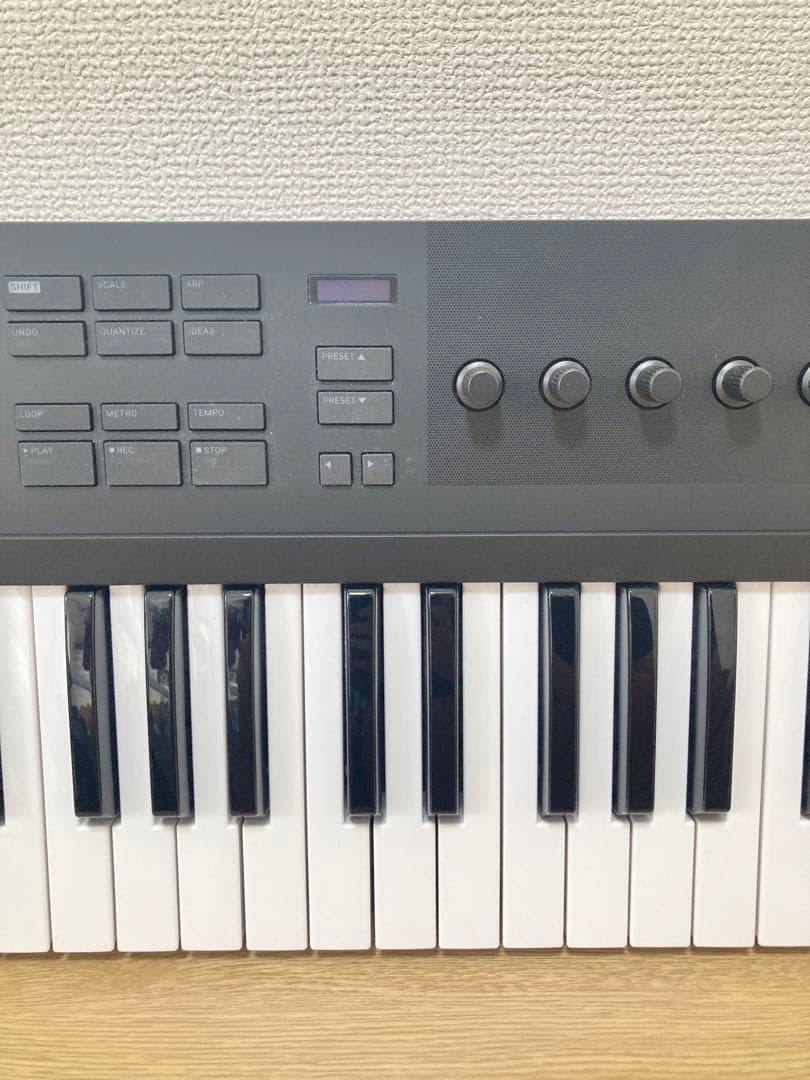 ☆超大人気商品！！ KOMPLETE KONTROL A49 MIDIキーボード