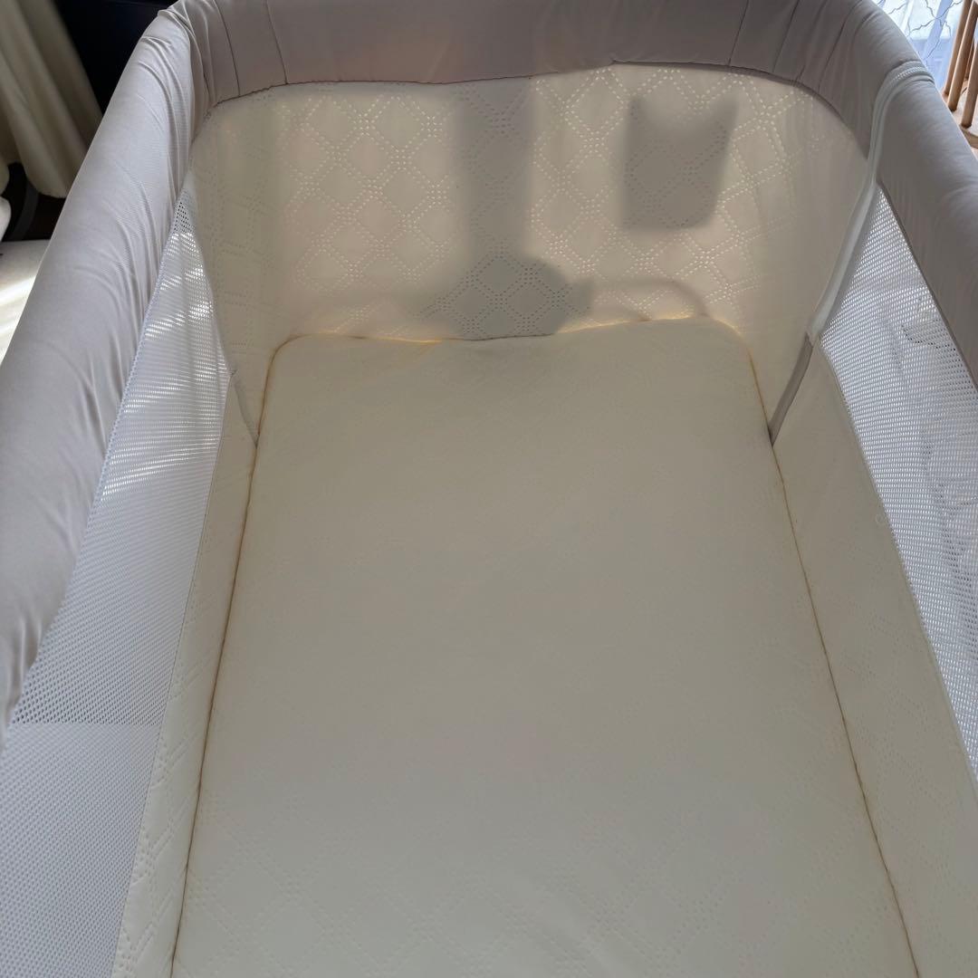 12/16まで値下げ中【美品】キャスター付きベビーベッド　アイボリー　ベージュ