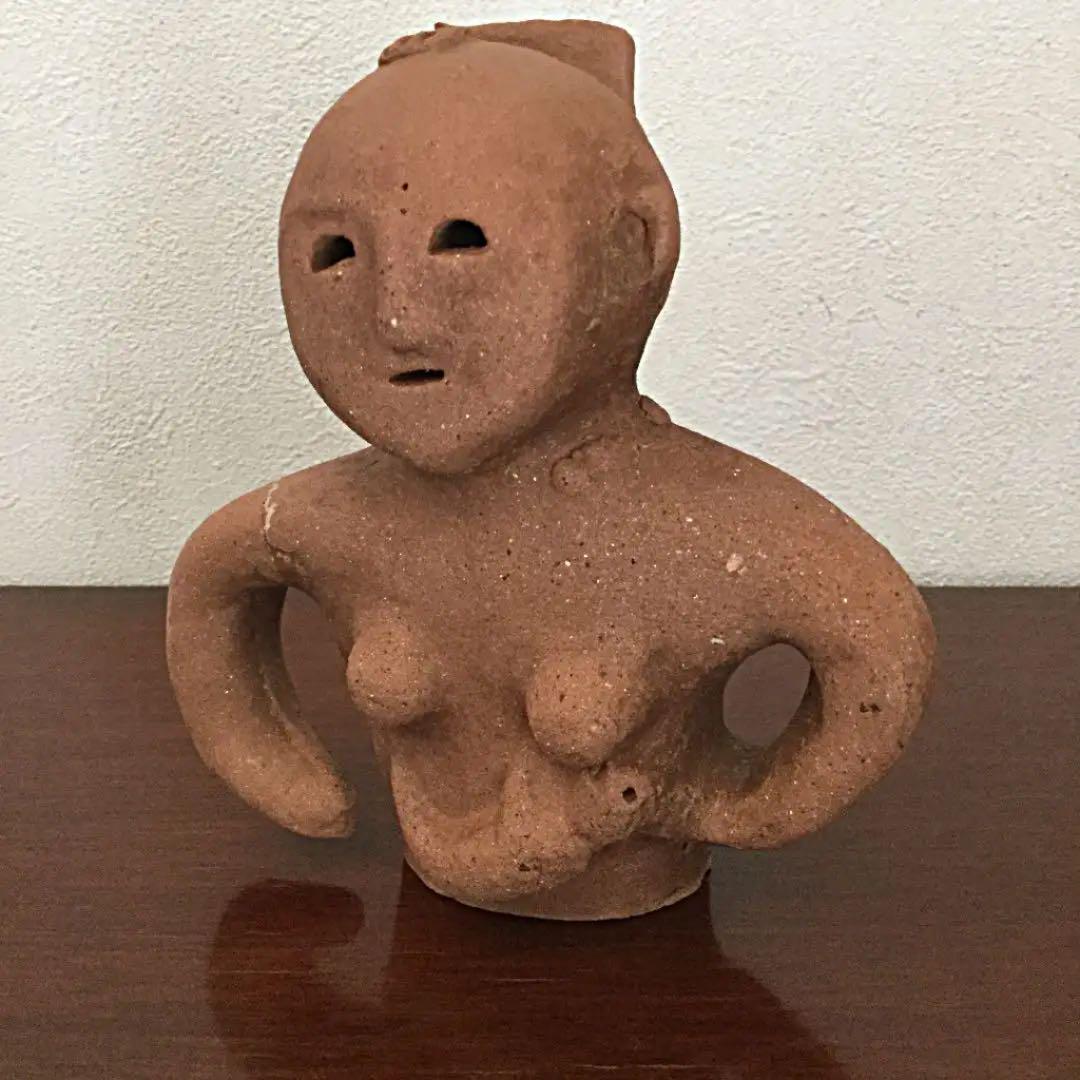 赤子に母乳を与える母親の埴輪（60年ほど前購入の希少性高いヴィンテージアート品）