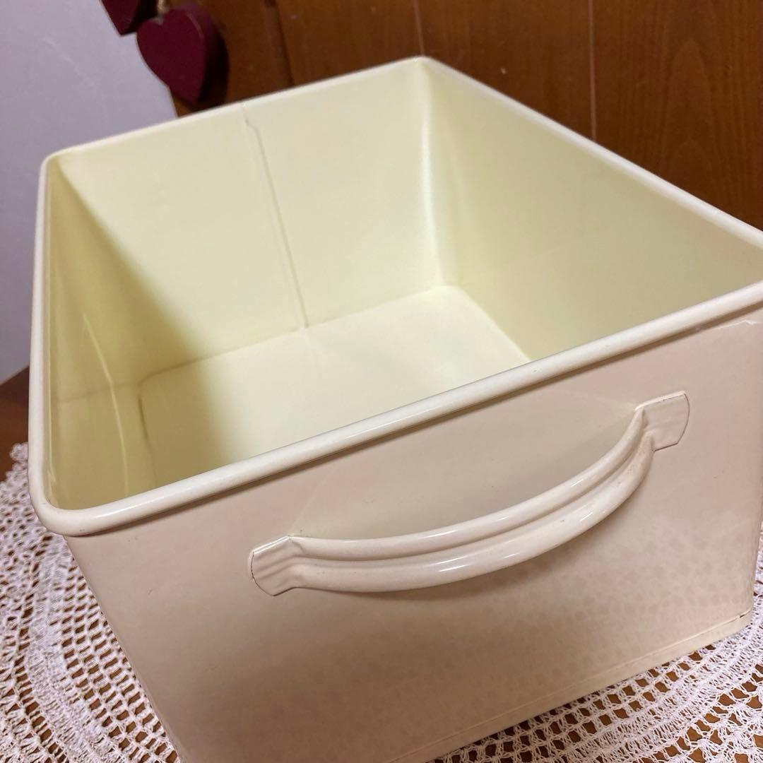 ブレッドケース　カントリー雑貨　四角　スクエア型　インテリア　クリーム色