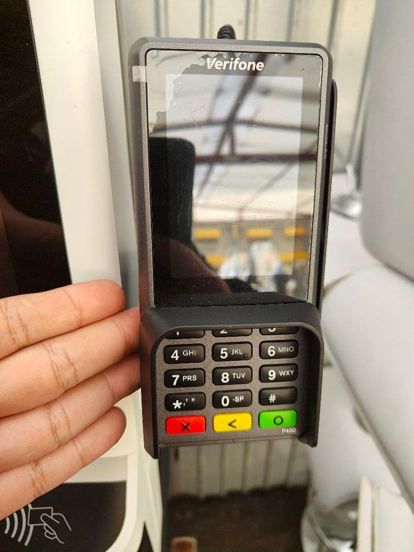 液晶　券売機　動作品！保証あり １台の値段　２台あります。 自動レジスタンド