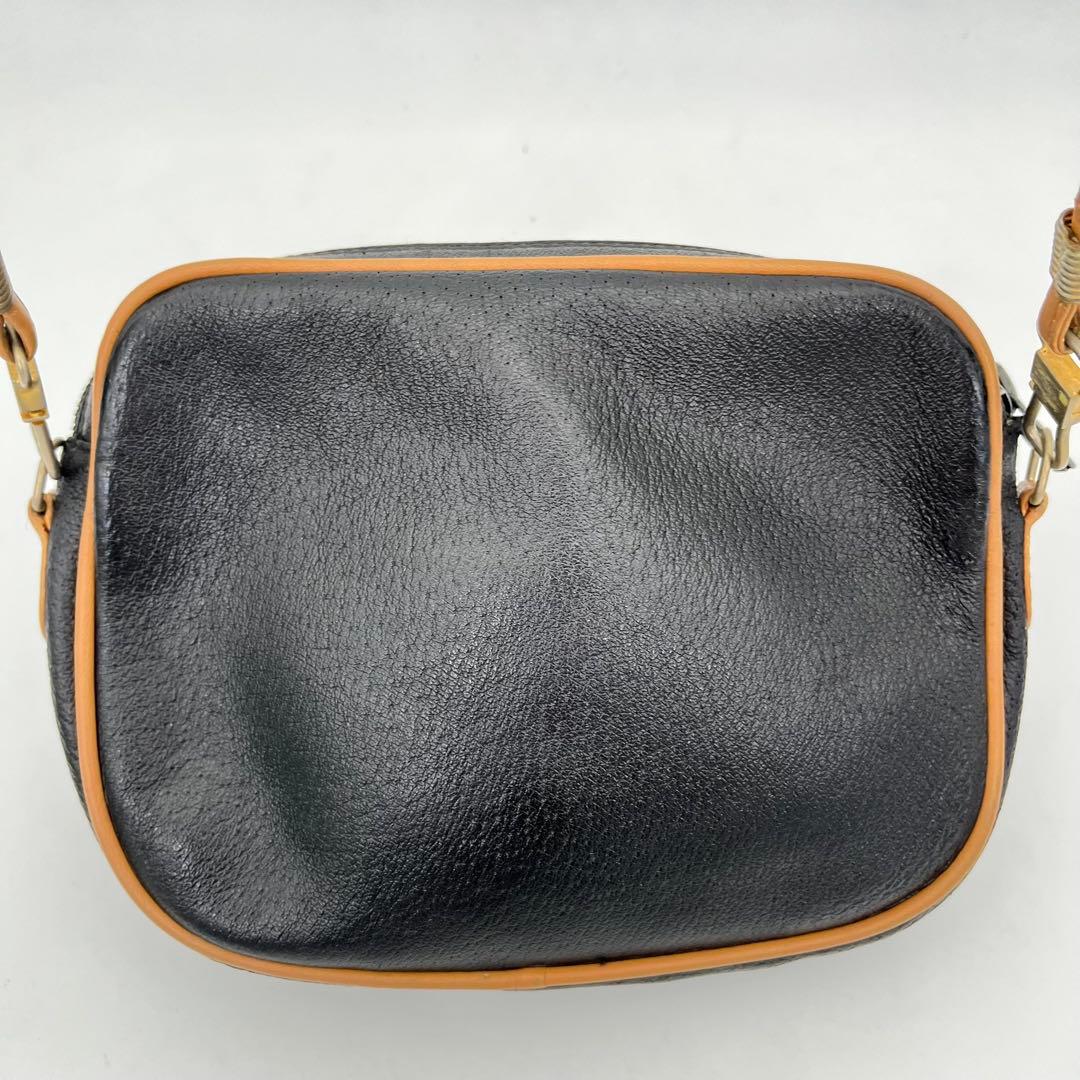 GUCCI ショルダーバッグ ポシェット 斜めがけ ロゴ金具 グッチプラス 本革