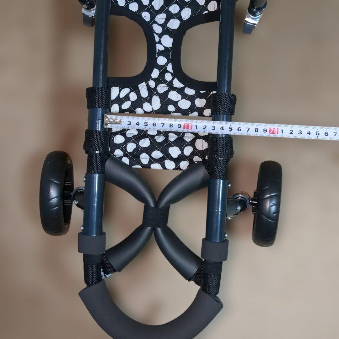 ワンちゃん4輪　リハビリ　食事補助　犬用車椅子　体制維持　犬の歩行器